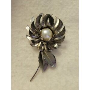 Vintage Unsigned Silver Tone Floral‎ Flower Faux Pearl Brooch Pin 3"